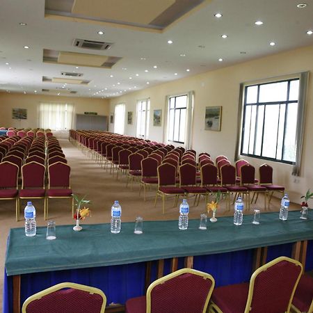 Chitwan Paradise Hotel Sauraha Zewnętrze zdjęcie