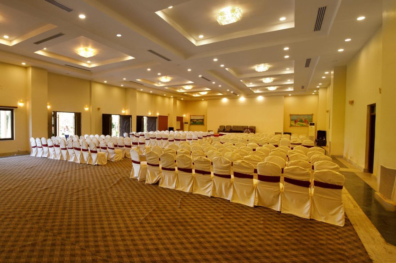 Chitwan Paradise Hotel Sauraha Zewnętrze zdjęcie