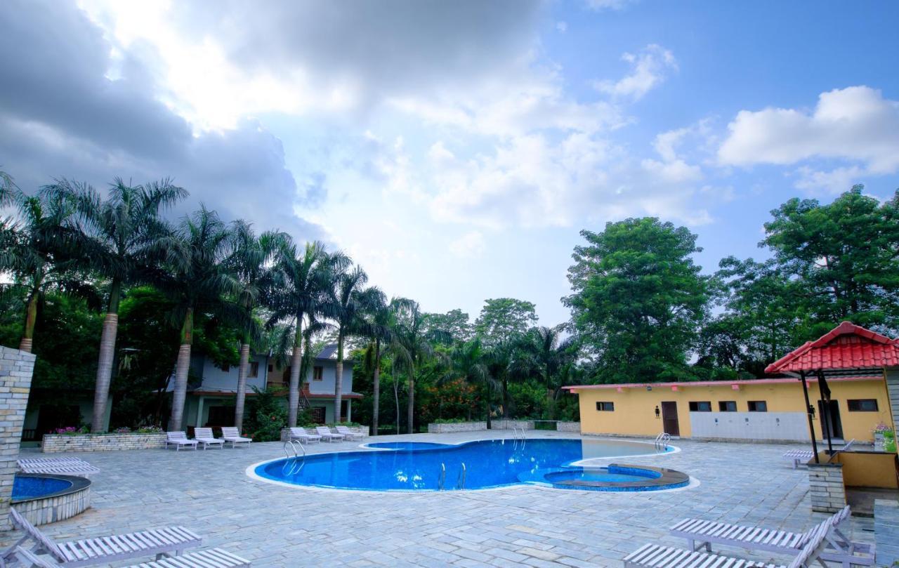 Chitwan Paradise Hotel Sauraha Zewnętrze zdjęcie