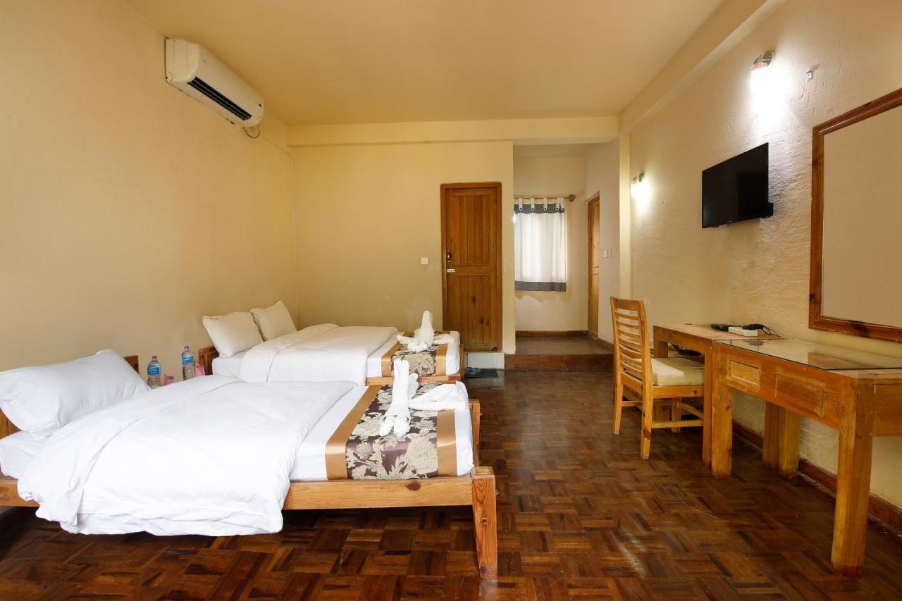 Chitwan Paradise Hotel Sauraha Zewnętrze zdjęcie