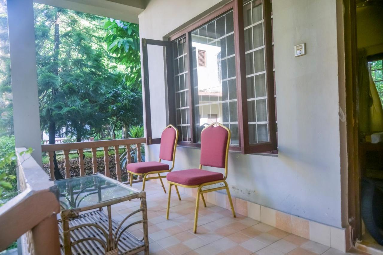 Chitwan Paradise Hotel Sauraha Zewnętrze zdjęcie