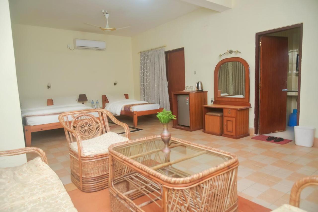 Chitwan Paradise Hotel Sauraha Zewnętrze zdjęcie