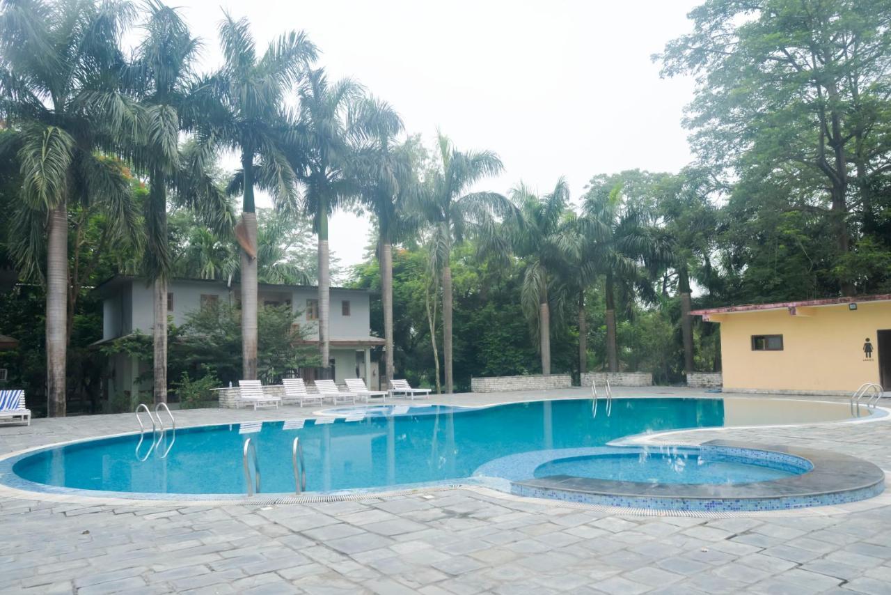 Chitwan Paradise Hotel Sauraha Zewnętrze zdjęcie