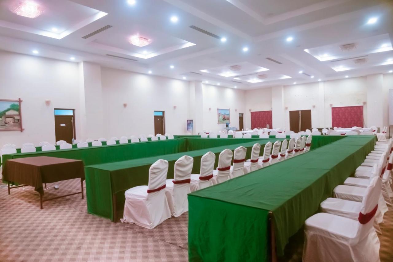 Chitwan Paradise Hotel Sauraha Zewnętrze zdjęcie
