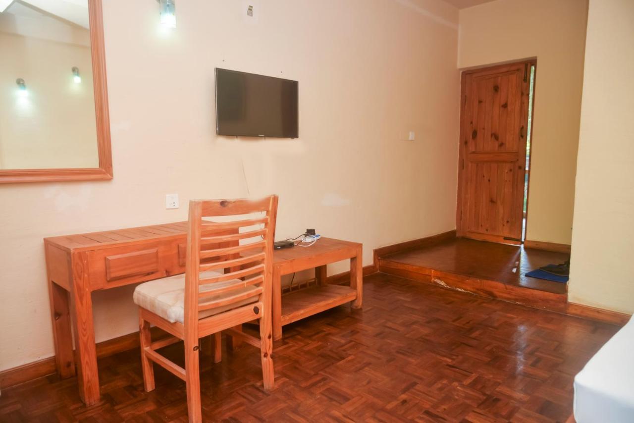 Chitwan Paradise Hotel Sauraha Zewnętrze zdjęcie