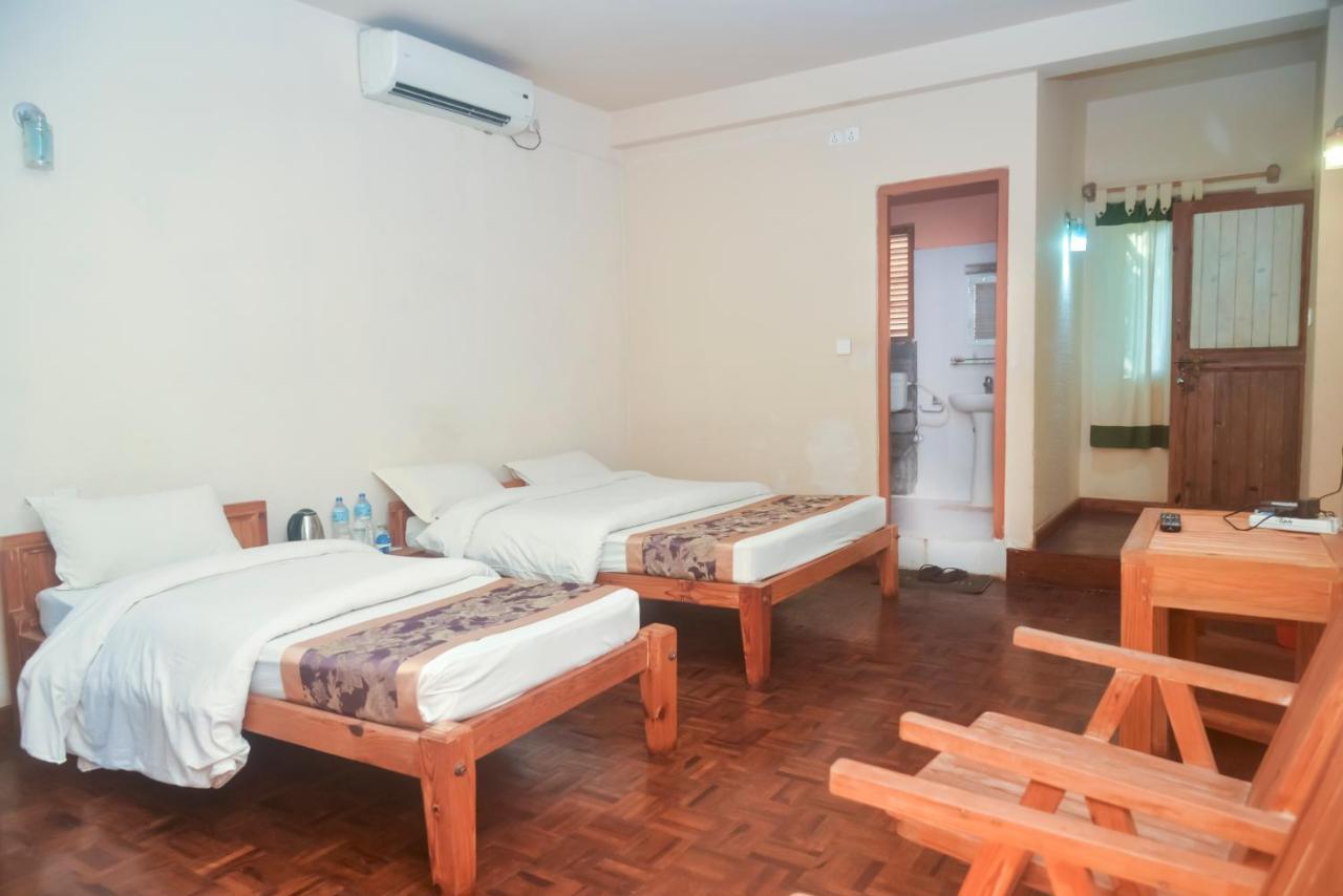 Chitwan Paradise Hotel Sauraha Zewnętrze zdjęcie