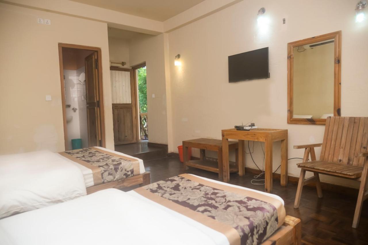 Chitwan Paradise Hotel Sauraha Zewnętrze zdjęcie