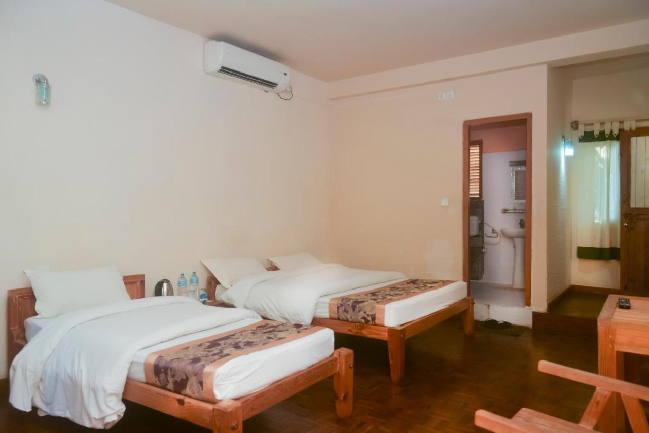 Chitwan Paradise Hotel Sauraha Zewnętrze zdjęcie