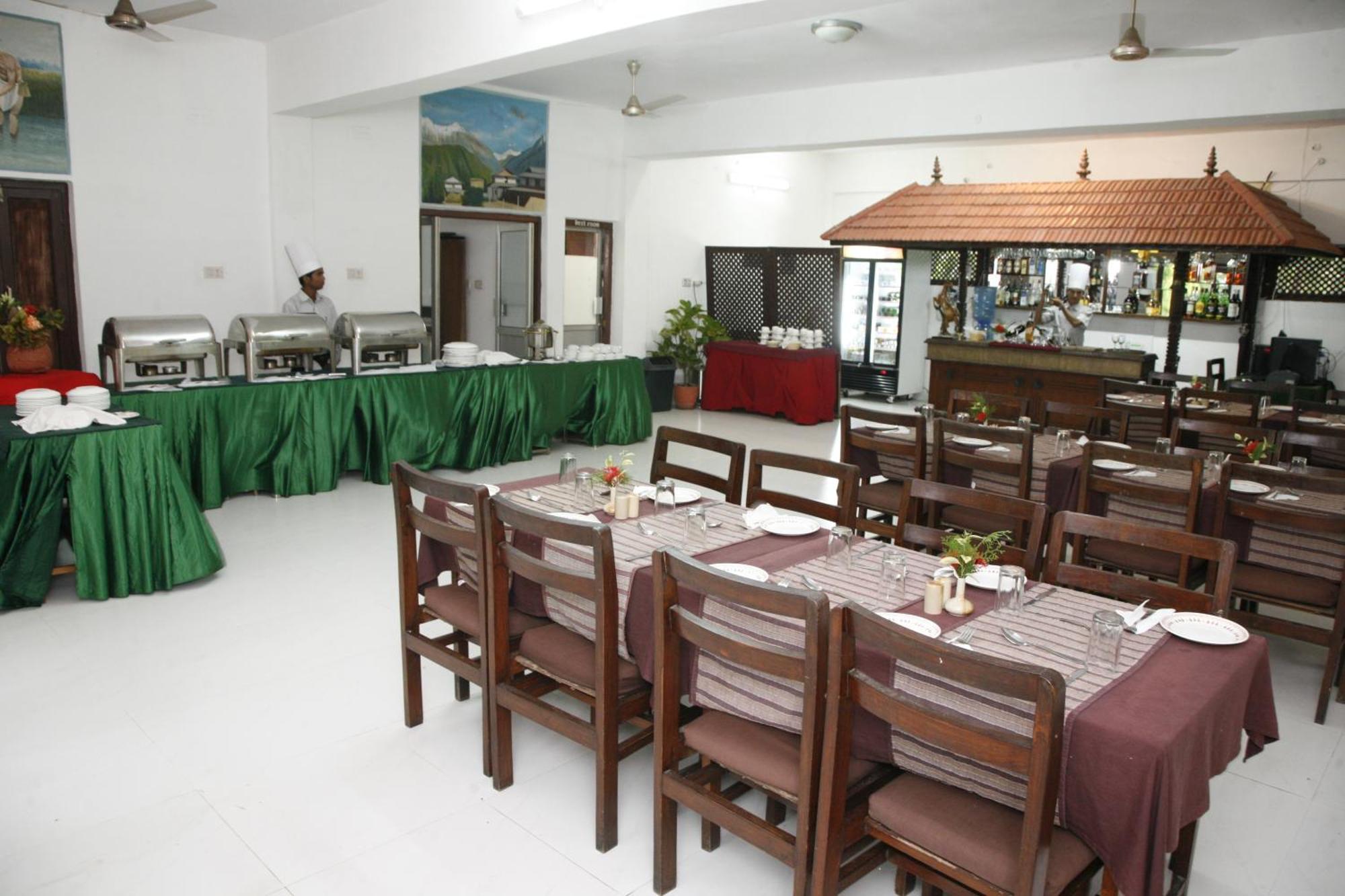 Chitwan Paradise Hotel Sauraha Zewnętrze zdjęcie
