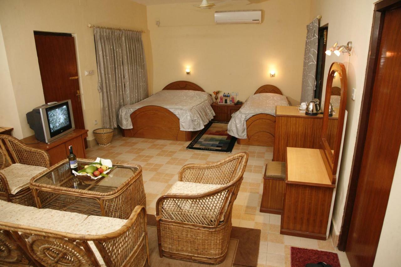 Chitwan Paradise Hotel Sauraha Zewnętrze zdjęcie