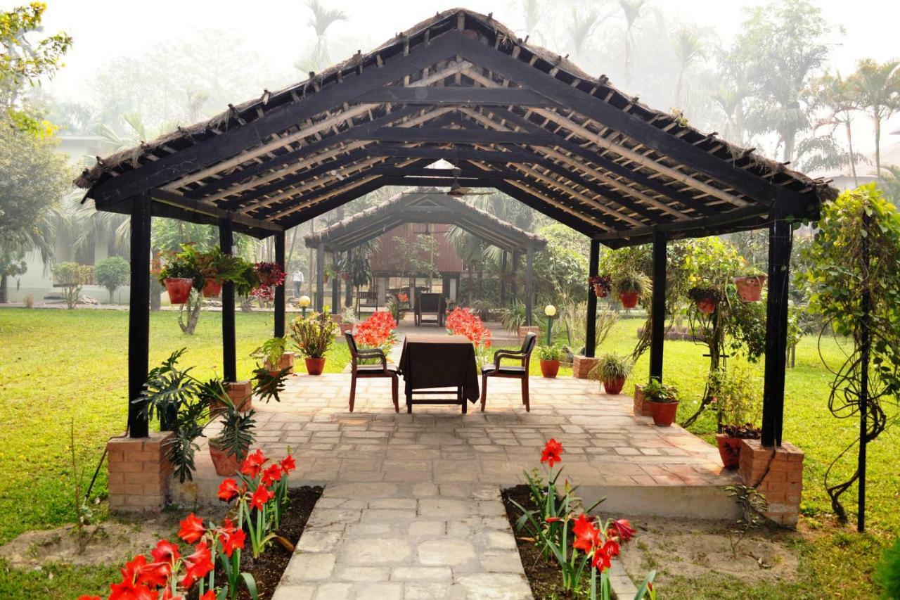Chitwan Paradise Hotel Sauraha Zewnętrze zdjęcie