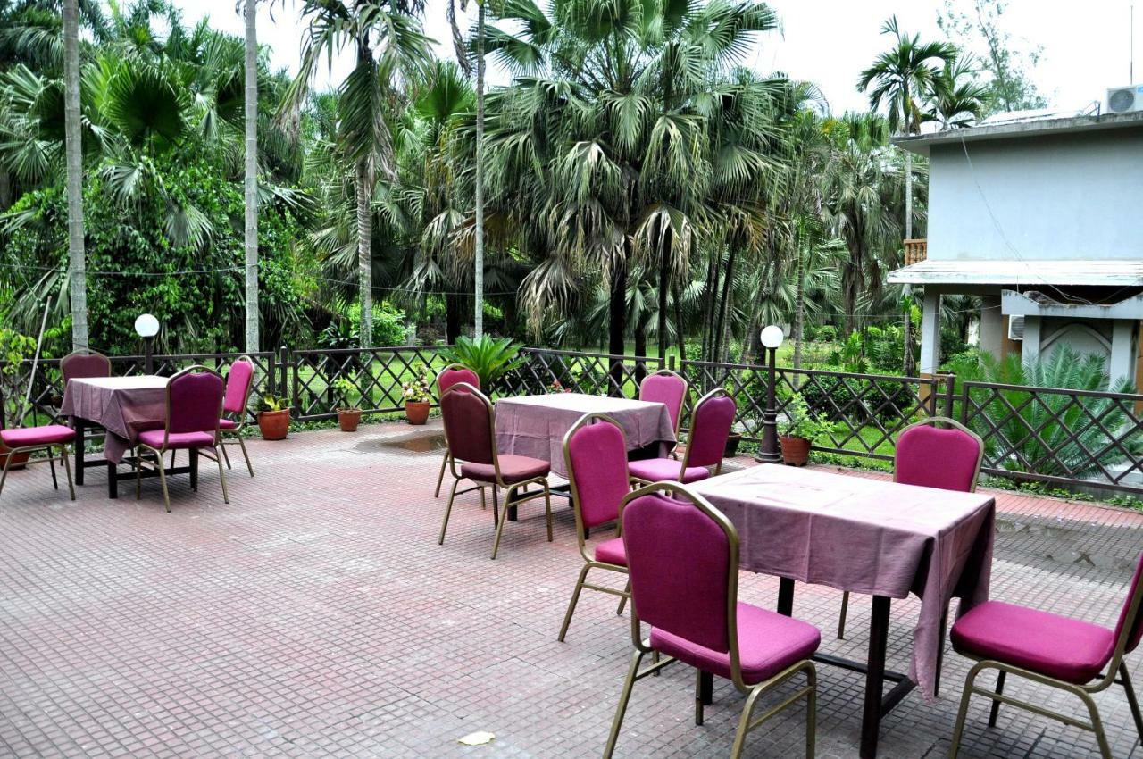 Chitwan Paradise Hotel Sauraha Zewnętrze zdjęcie