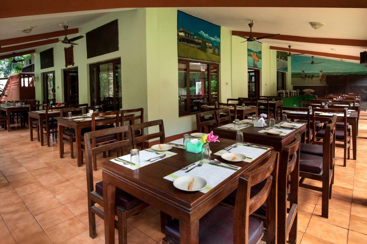 Chitwan Paradise Hotel Sauraha Zewnętrze zdjęcie