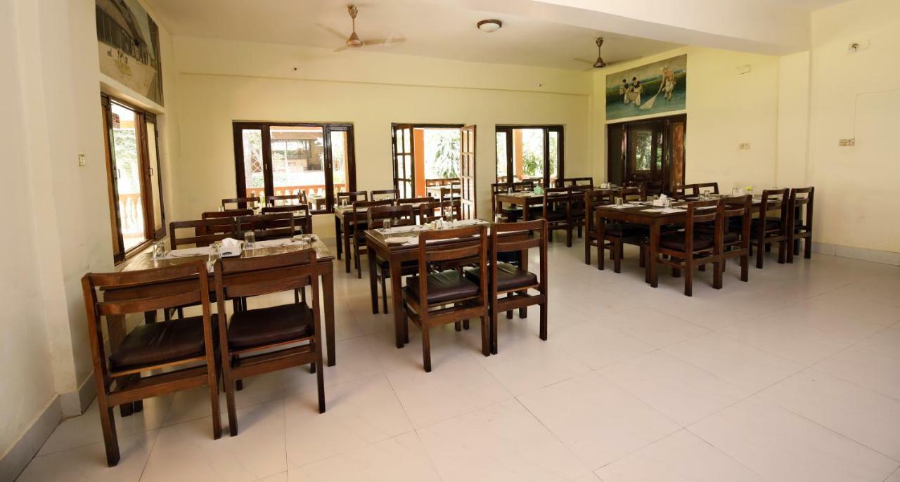 Chitwan Paradise Hotel Sauraha Zewnętrze zdjęcie