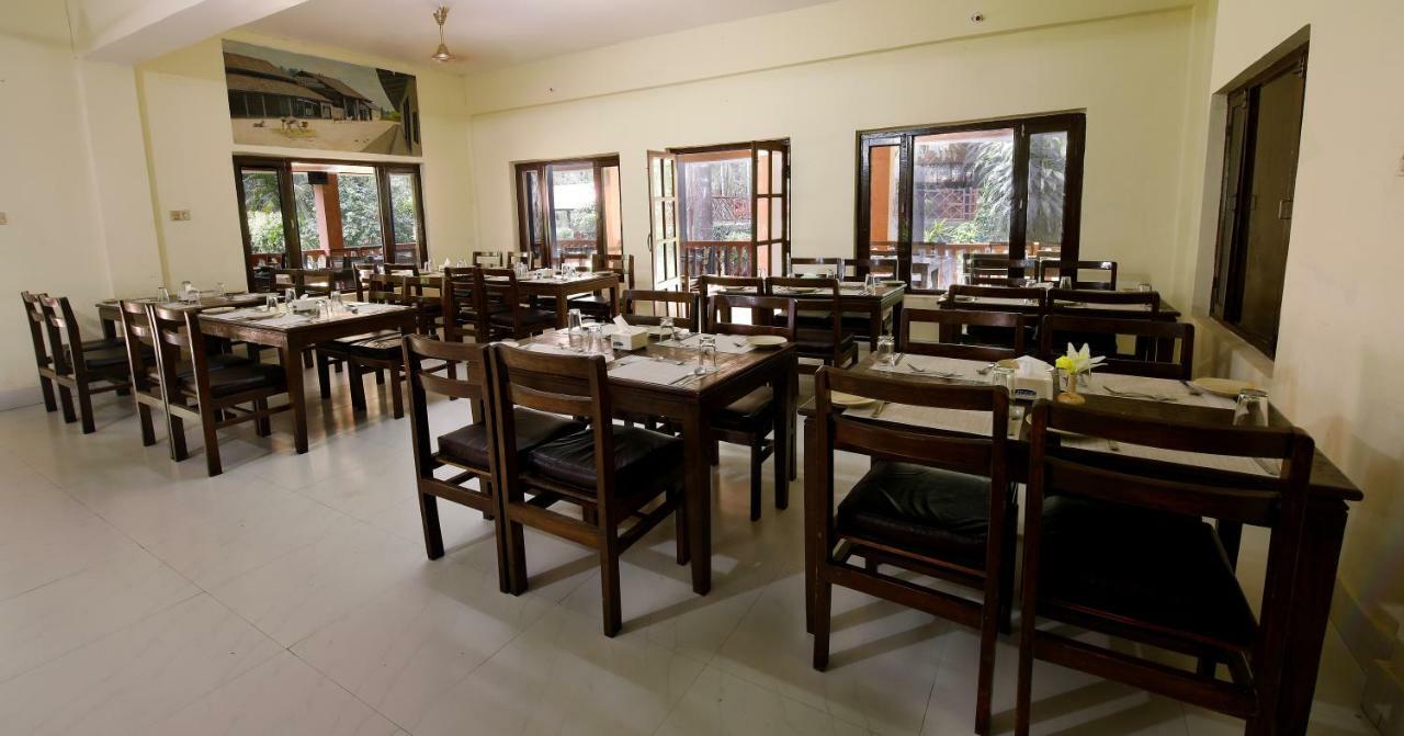 Chitwan Paradise Hotel Sauraha Zewnętrze zdjęcie